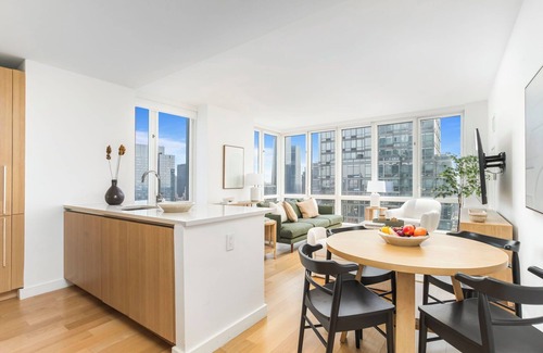 Hell's Kitchen Apartamento | Luxury 2bed 2 bath apt on the clouds near Hudson Yards and Time Square
