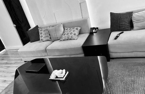 Ofin Apartamento | Luxury 2bedroom Apt in lekki,24hrs light, Wifi