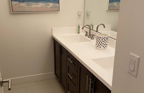 Corona Apartamento | Luxury 2Bedrooms & 2Bath Apartment with gym, pool, located in heart of the city