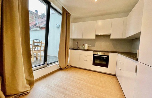 Klein-Antwerpen Apartamento | Luxury 2BR 1BA Near Fashion District by Oneluxstay