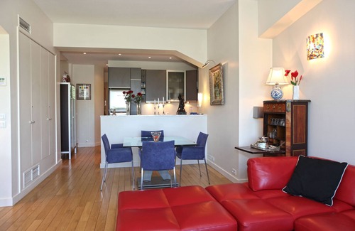 Champs-Elysees Apartamento | Lujo 2HAB / 2BA / Campos Elíseos / Montaigne / Vistas magníficas / Central Air / ALQUILER DE MOVILIDAD