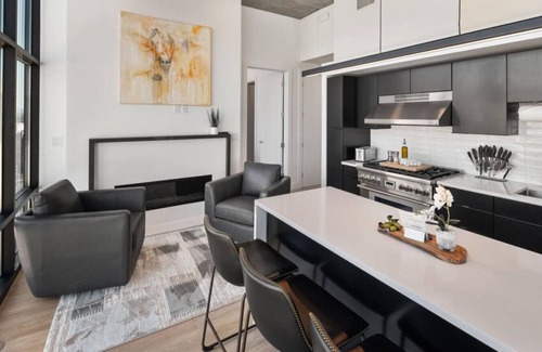 Rio Grande Apartamento | Luxury 2BR 2BA Penthouse-Pool, Gym, Pkg, Views!