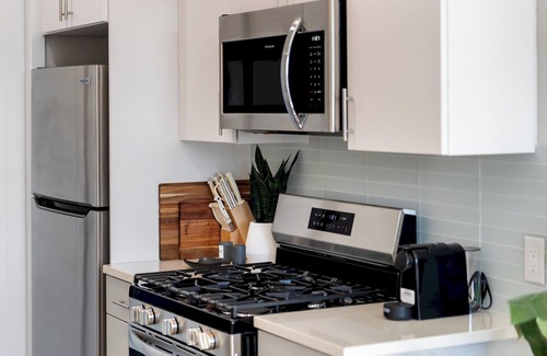 The Hill Apartamento | Luxury 2BR Apt + Work-From-Home Space