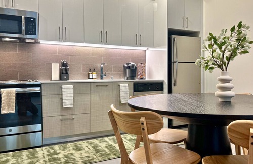 Historic Core Apartamento | Stunning 2BD 1TB in Downtown LA!
