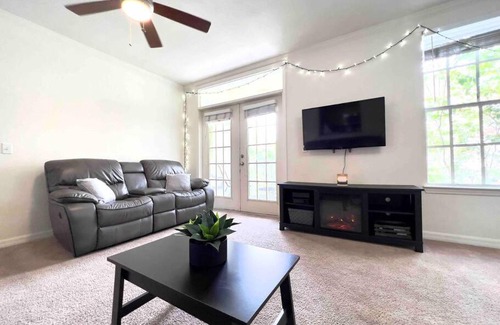 Baldwin Park Apartamento | Luxury 2BR In The Heart of Baldwin Park!