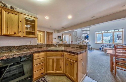 Kirkwood Condominio | Luxury 2br + Loft, Lodge At Kirkwood Unbeatable Location 2 Bedroom Condo by RedAwning