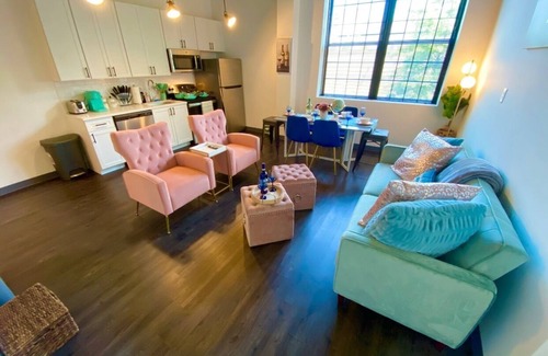 Newark Apartamento | ⭐️Luxury 2BR LOFT W/King BD near NYC & 🇺🇸Dream Mall🛍