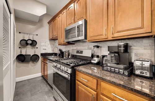 Columbia Heights Apartamento | Luxury 2BR + Parking | Heart of DC – Walk to Metro