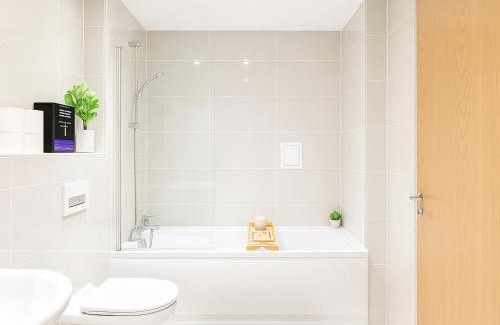 Harrow Apartamento | Luxury 2BR Penthouse in Harrow with Balcony, Private Gym, Games Room & Guests Lounge