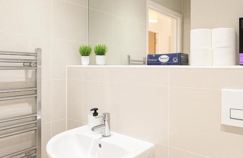 Harrow Apartamento | Luxury 2BR Penthouse in Harrow with Balcony, Private Gym, Games Room & Guests Lounge