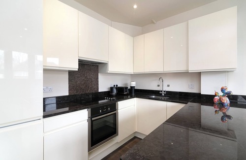 Golders Green Apartamento | Luxury 2BR Stay | Heart of London