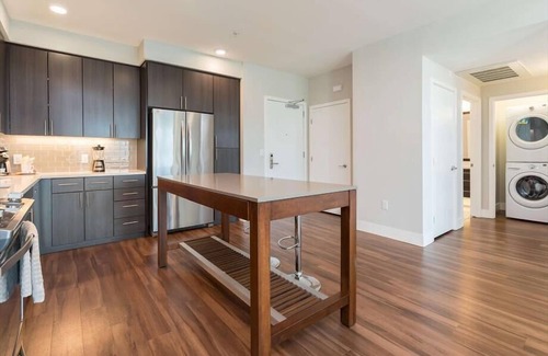 Shoreline West Apartamento | Luxury 2BR | Work From Home | Downtown Mountain View