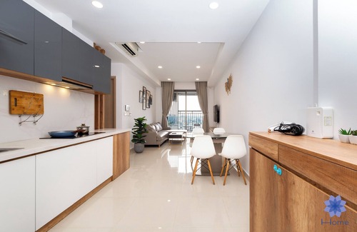 Tan Binh Casa | Luxury 2BRs Apt with Airport View, Free Gym & Pool