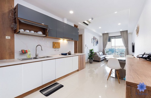 Tan Binh Casa | Luxury 2BRs Apt with Airport View, Free Gym & Pool