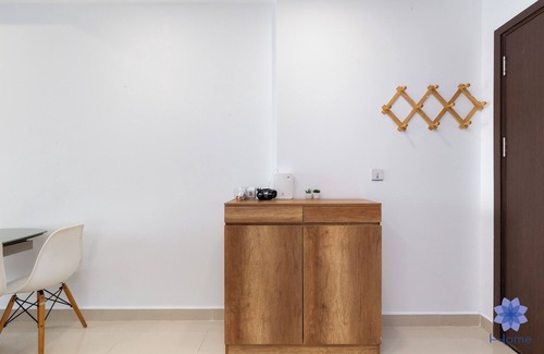 Tan Binh Casa | Luxury 2BRs Apt with Airport View, Free Gym & Pool