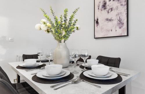 Park Royal Apartamento | Luxury 3 bed apartment with Balcony