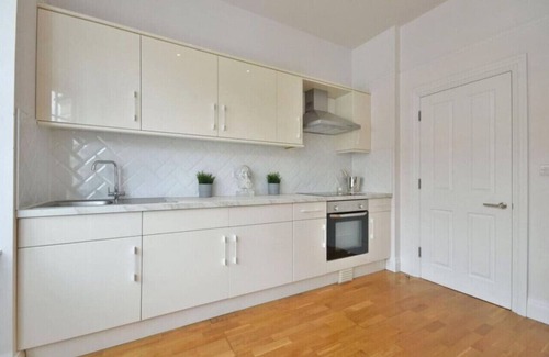 Golders Green Apartamento | Luxury 3-Bed / Huge Garden & Great Transport Links