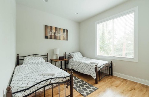 South Philadelphia Casa | Luxury 3 bed near PENN / CHOP with skyline view!