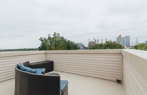 South Philadelphia Casa | Luxury 3 bed near PENN / CHOP with skyline view!
