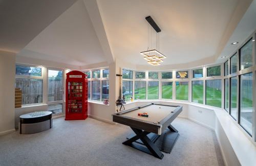 Northwood Casa | Luxury 3 bed Retreat with Hot tub