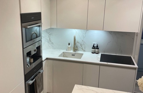 Quartier Sainte-Avoye Apartamento | LUXURY 3 BEDROOM & 3 BATHROOM APARTMENT WITH TERRACE NEAR THE LOUVRE