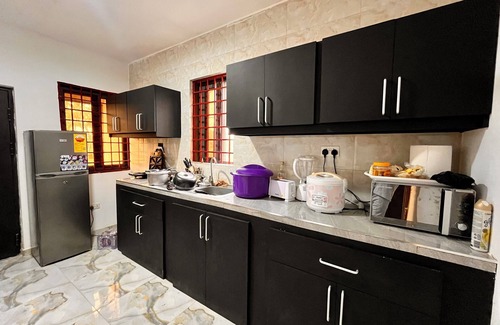 Eastern Region Apartamento | Luxury 3-bedroom fully furnished apartment with AC in Somanya