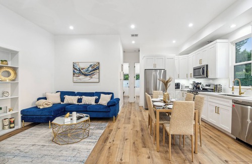 North Hollywood Casa | Luxury 3-Bedroom Home with Pool in Vibrant Los Angeles