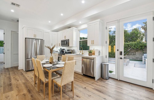 North Hollywood Casa | Luxury 3-Bedroom Home with Pool in Vibrant Los Angeles