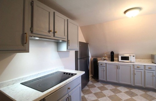 Scranton Casa | Luxury 3-bedroom suite in Scranton-Hill Section with WiFi + Cable