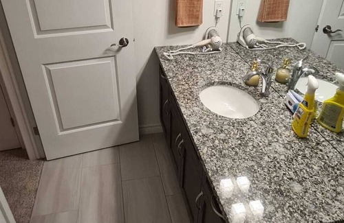 London Casa | Luxury 3-Bedroom townhouse close to UWO/Hospital