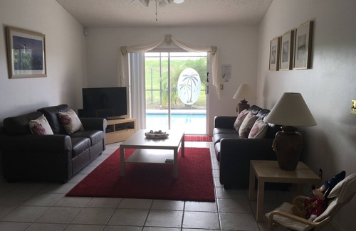 Indian Point Villa | De lujo de 3 dormitorios 2 baños Villa con piscina, Wi-Fi gratuito, EE.UU. llama, HDTV Gratis