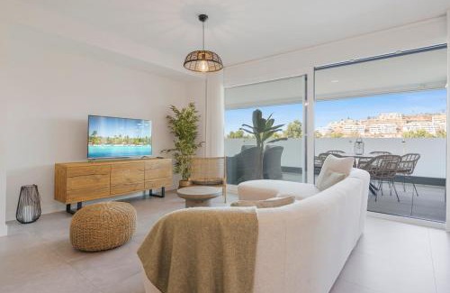 La Cala de Mijas Apartamento | Luxury 3 BR Apartment with Terrace, pool & gym