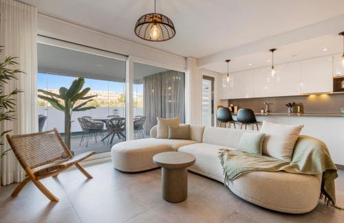 La Cala de Mijas Apartamento | Luxury 3 BR Apartment with Terrace, pool & gym