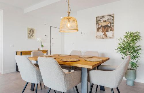 La Cala de Mijas Apartamento | Luxury 3 BR Apartment with Terrace, pool & gym