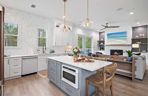 Treetop Casa | Luxury 30A Gem | 4 Bikes | Huge Deck | Fire Pit