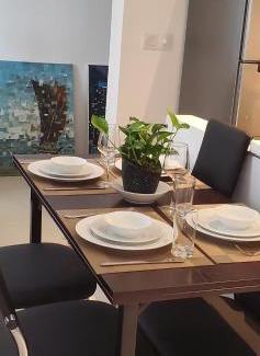 Ibbanwala Apartamento | Luxury 32nd Floor 2 Bed-2 Bath Apartment with Pool, Harbour & Lotus Tower views
