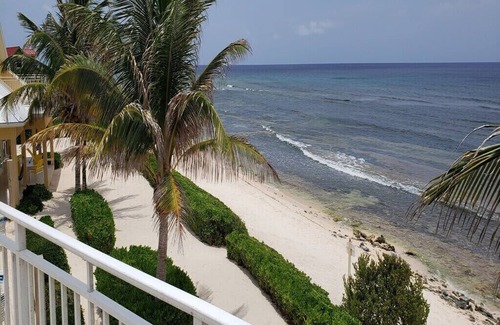 North Side Villa | Luxury 3bd Beach Front, # 4 Green, Stunning Views