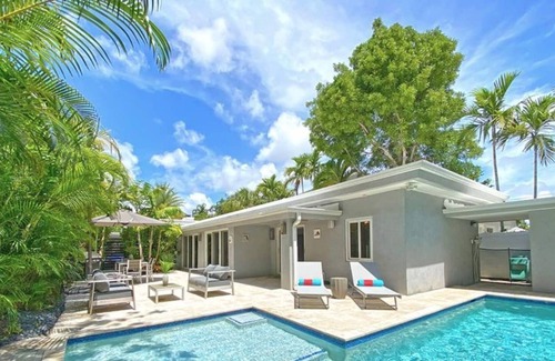 Victoria Park Casa | Luxury 3br/3ba Family Pool Home In Heart Of It All