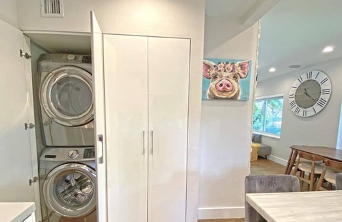 Victoria Park Casa | Luxury 3br/3ba Family Pool Home In Heart Of It All
