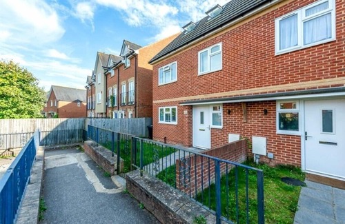 Petham Casa | Luxury 3BR Home, Chartham, Parking &Hot Tub