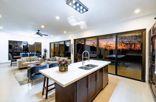 Playa Hermosa Casa | Brand New Luxury 3 bedroom Home, Walking distance to Hermosa Beach