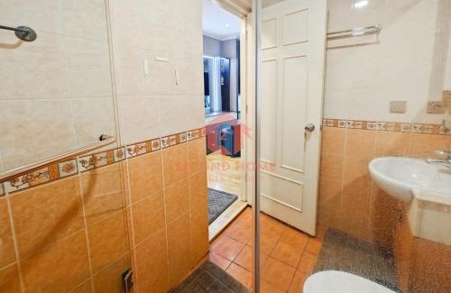 Kelapa Gading Barat Apartamento | Luxury 3BR MOI Apt with Pool Wi-Fi Netflix by 2ndHome