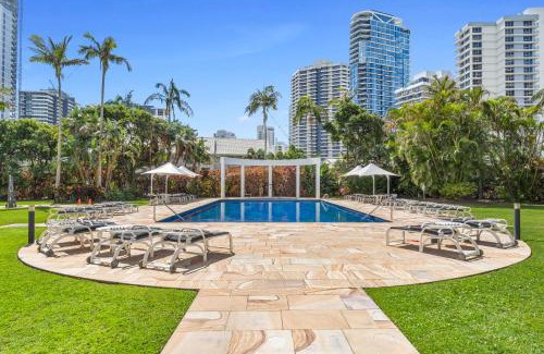 Main Beach Apartamento | Luxury 3BR with Ocean and Trackside GC 500 Views