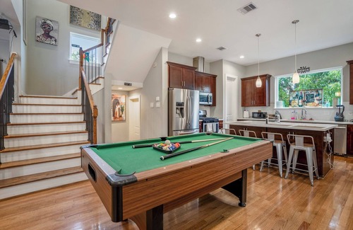 Riverside Terrace Casa | Luxury 3BRM, 3.5B House: Near Downtown, Medical Center & NRG Stadium