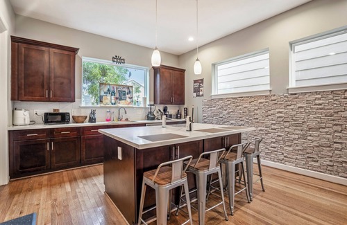 Riverside Terrace Casa | Luxury 3BRM, 3.5B House: Near Downtown, Medical Center & NRG Stadium