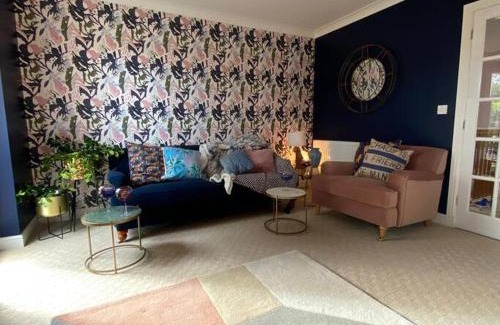 Newtown Casa | Luxury 4-5 Bed Home with Games Room and Balcony