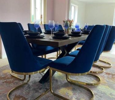 Newtown Casa | Luxury 4-5 Bed Home with Games Room and Balcony