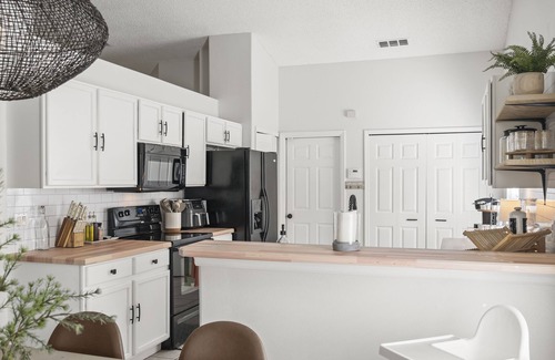 Indian Point Casa | Luxury 4 BD with fully-fenced + heated private pool! King Bed, Xbox + Game Room!
