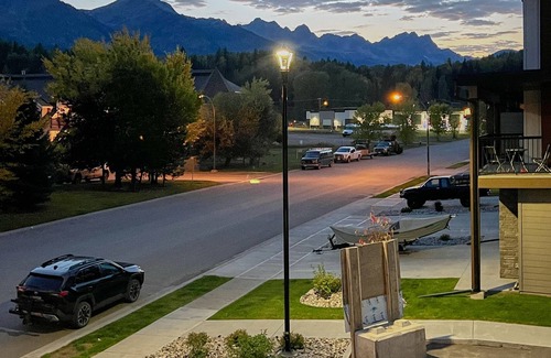 East Kootenay Casa | Luxury 4-Bed/4-Bath - Stylish & Well Appointed - In the heart of the Rockies
