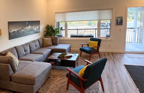East Kootenay Casa | Luxury 4-Bed/4-Bath - Stylish & Well Appointed - In the heart of the Rockies